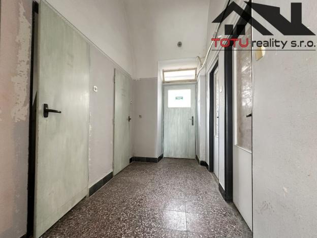 Pronájem obchodního prostoru, Jaroměř, Masarykovo nám., 97 m2