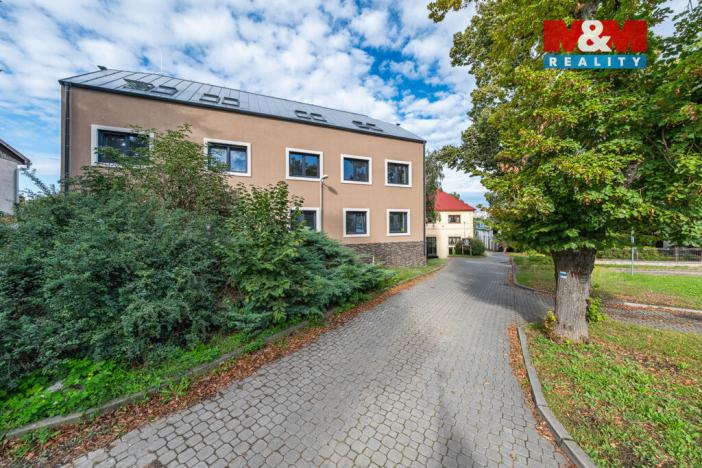 Prodej bytu 2+kk, Praha - Holyně, náměstí Pod lípou, 61 m2