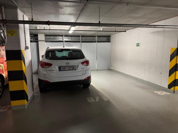 Prodej garážového stání, Praha - Stodůlky, Suchý vršek, 2 m2