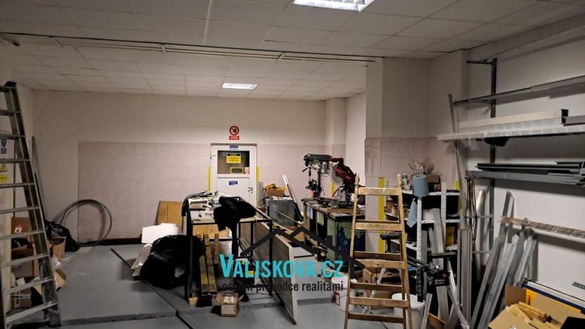 Pronájem skladu, Kroměříž, 90 m2