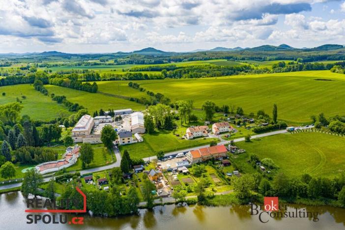 Prodej komerčního pozemku, Jablonné v Podještědí - Zámecká, 1942 m2