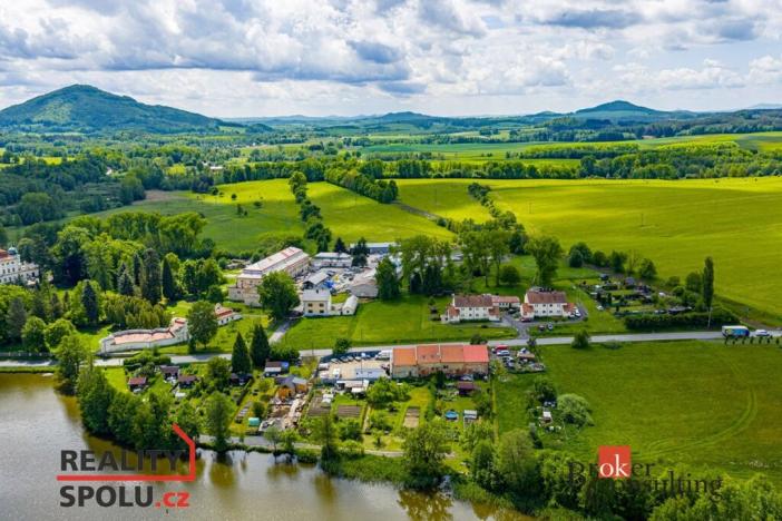 Prodej komerčního pozemku, Jablonné v Podještědí - Zámecká, 1942 m2