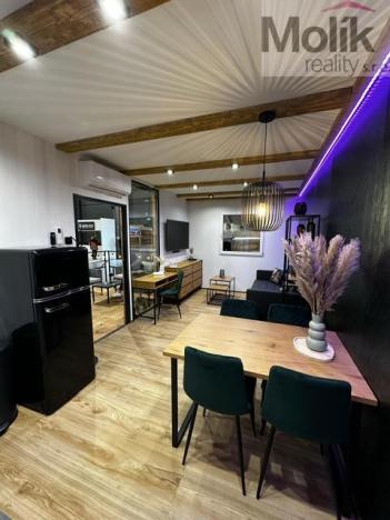 Prodej - jiné, Praha - Staré Město, Betlémské náměstí, 24 m2