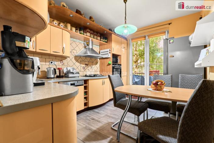 Prodej bytu 3+1, Ostrov, Vančurova, 73 m2