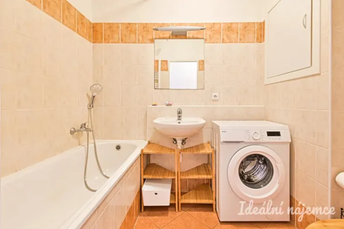 Pronájem bytu 1+kk, Brno - Židenice, Bělohorská, 38 m2