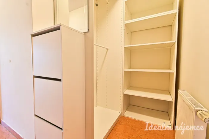 Pronájem bytu 1+kk, Brno - Židenice, Bělohorská, 38 m2