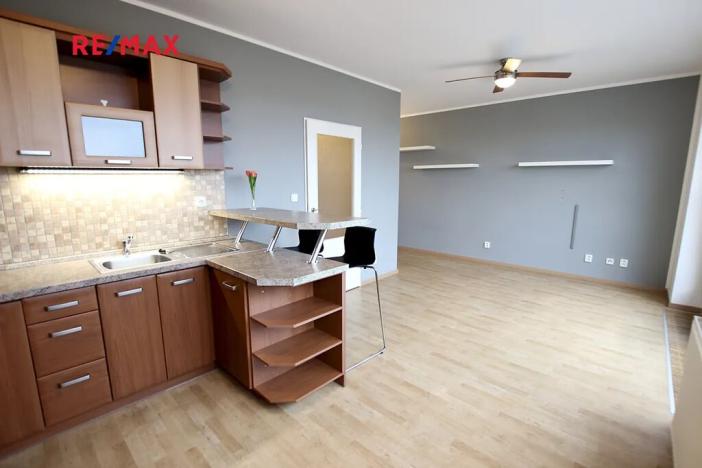 Pronájem bytu 1+kk, Praha - Kbely, Pod Nouzovem, 32 m2