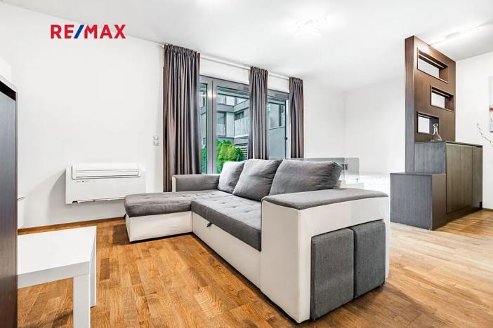 Pronájem bytu 1+kk, Praha - Žižkov, Olšanská, 37 m2