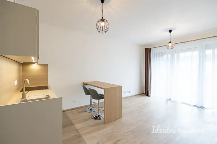 Pronájem bytu 1+kk, Praha - Hloubětín, Poděbradská, 32 m2