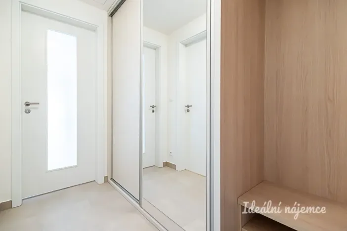 Pronájem bytu 1+kk, Praha - Hloubětín, Poděbradská, 32 m2