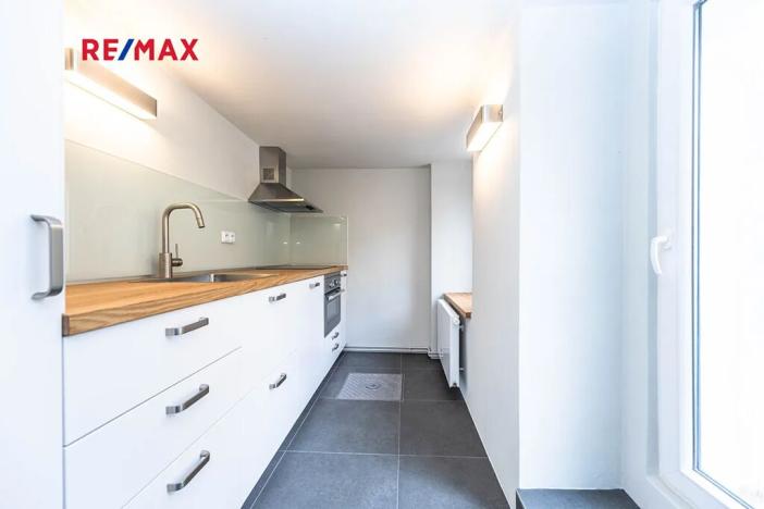 Pronájem kanceláře, Praha - Smíchov, U smíchovského hřbitova, 53 m2