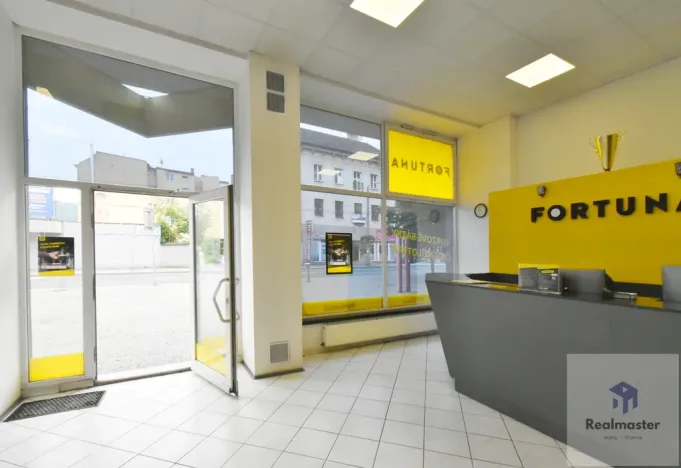 Pronájem obchodního prostoru, Ústí nad Labem - Ústí nad Labem-centrum, Velká Hradební, 77 m2