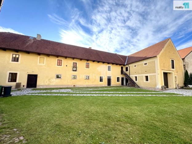 Pronájem výrobních prostor, Dobrovíz, Pražská, 1027 m2