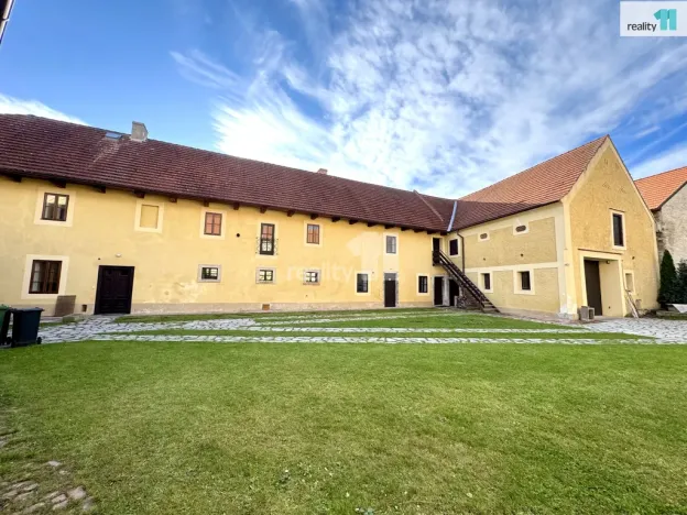 Pronájem výrobních prostor, Dobrovíz, Pražská, 1027 m2