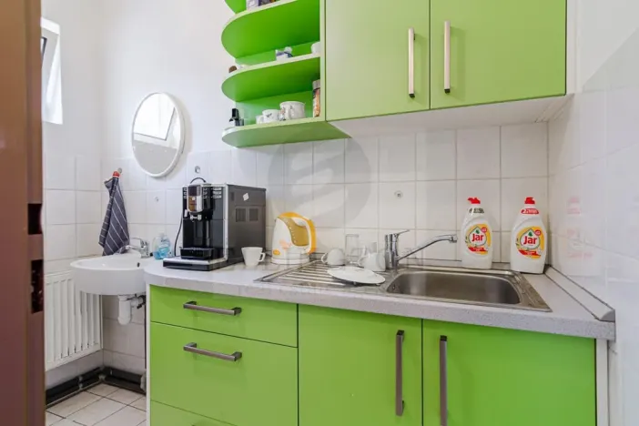 Prodej obchodního prostoru, Praha - Nusle, Jaromírova, 380 m2