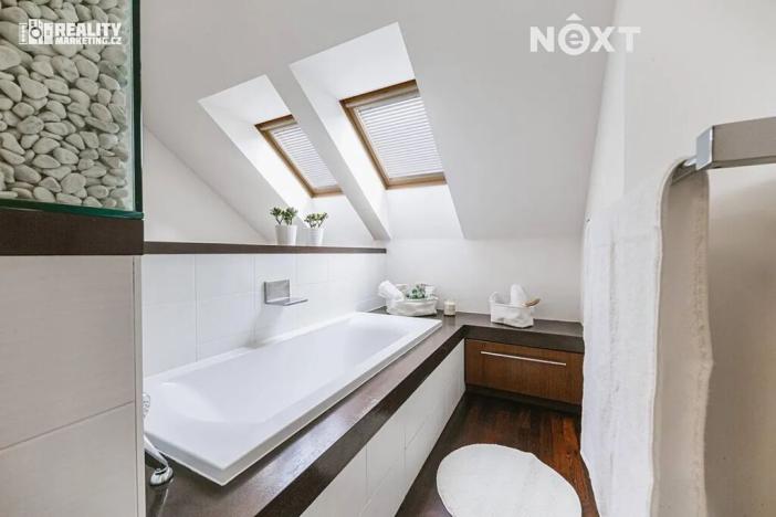 Prodej rodinného domu, Moravany, V Jámách, 382 m2