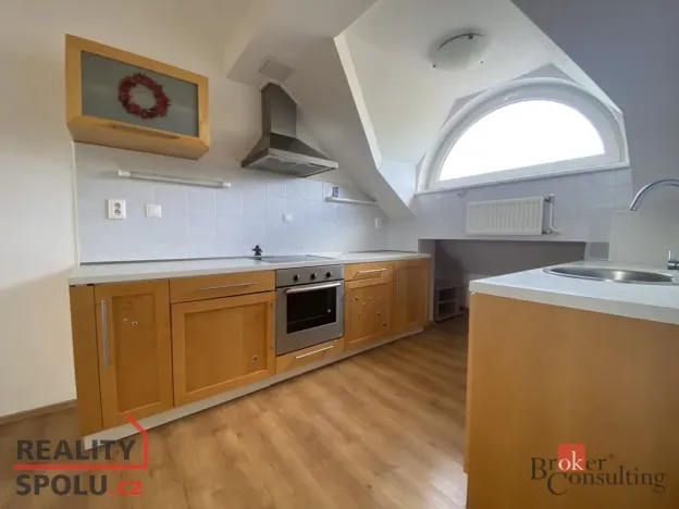 Pronájem bytu 2+kk, Opava - Předměstí, náměstí Slezského odboje, 54 m2