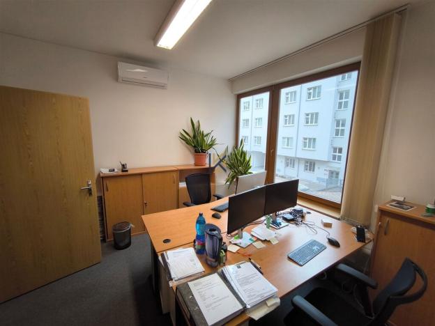 Pronájem kanceláře, Praha - Karlín, Křižíkova, 108 m2