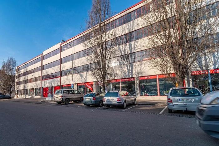 Pronájem skladu, Hradec Králové, náměstí 5. května, 108 m2