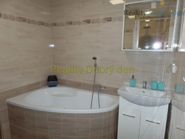 Pronájem bytu 2+1, Opava, Přerovecká, 67 m2