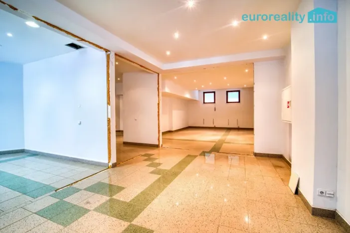 Prodej atypického bytu, Karlovy Vary, Zámecký vrch, 301 m2