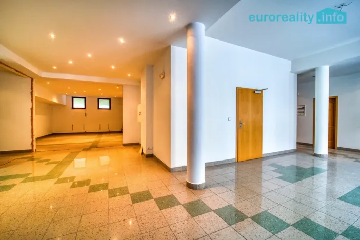Prodej atypického bytu, Karlovy Vary, Zámecký vrch, 301 m2