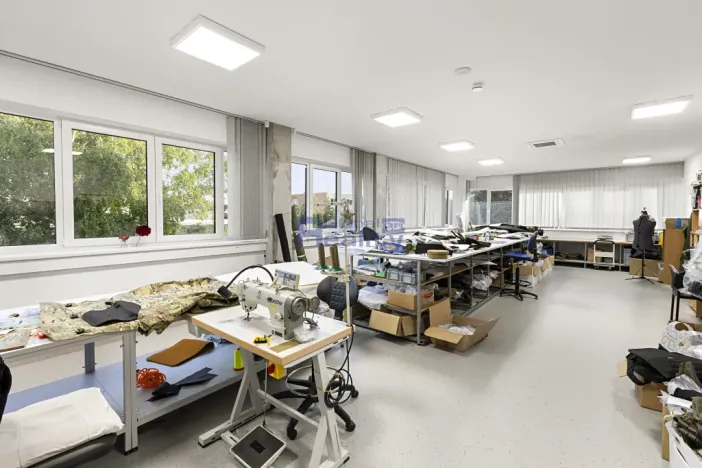 Pronájem skladu, Hradec Králové, Jana Krušinky, 1613 m2