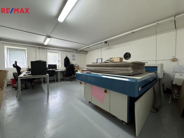 Prodej skladu, Věžky, 2322 m2