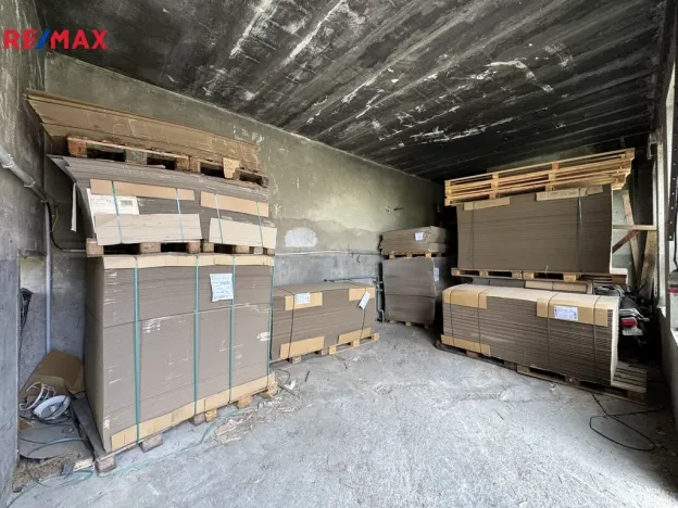 Prodej skladu, Věžky, 2322 m2