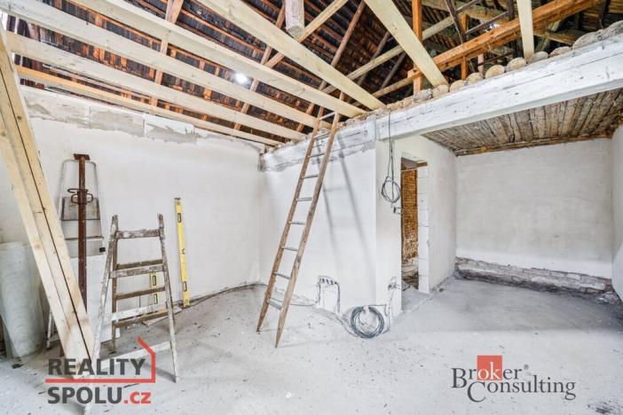 Prodej rodinného domu, Hrádek, U koupaliště, 235 m2