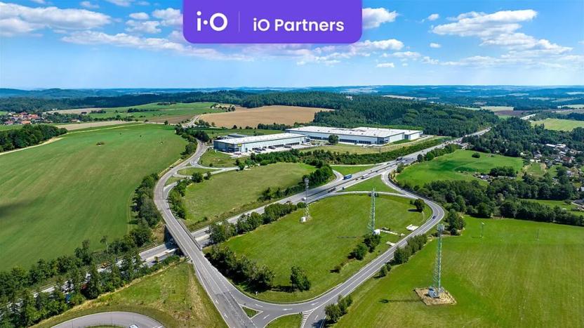 Pronájem skladu, Ostředek, 5672 m2