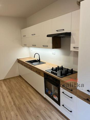 Pronájem bytu 3+1, Opava - Předměstí, Hradecká, 77 m2
