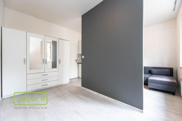 Prodej podílu 1/2 rodinného domu, Praha - Malešice, Káranská, 225 m2