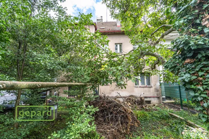 Prodej podílu 1/2 rodinného domu, Praha - Malešice, Káranská, 225 m2