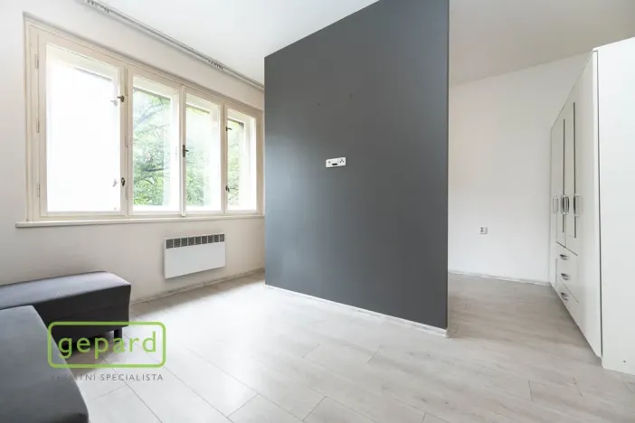 Prodej podílu 1/2 rodinného domu, Praha - Malešice, Káranská, 225 m2