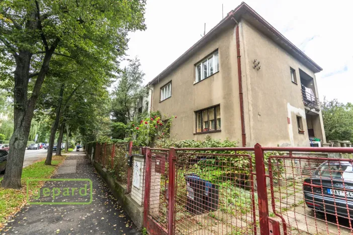 Prodej podílu 1/2 rodinného domu, Praha - Malešice, Káranská, 225 m2