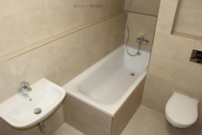 Pronájem bytu 2+kk, Hluboká nad Vltavou, Potoční, 61 m2