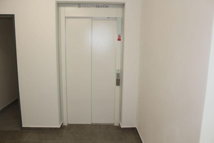 Pronájem bytu 2+kk, Hluboká nad Vltavou, Potoční, 61 m2