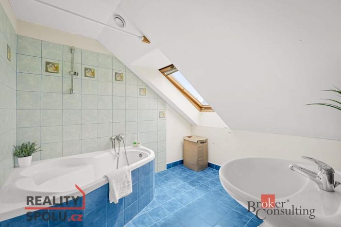 Prodej atypického bytu, Dvůr Králové nad Labem, Klazarova, 390 m2