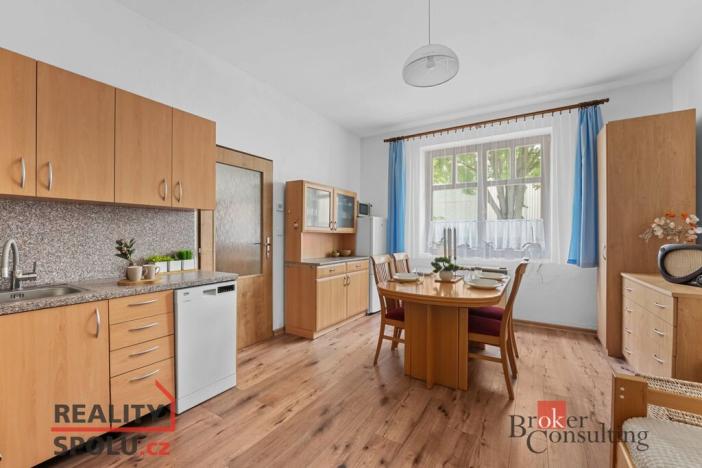 Prodej atypického bytu, Dvůr Králové nad Labem, Klazarova, 390 m2