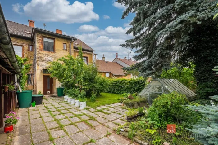 Prodej atypického bytu, Dvůr Králové nad Labem, Klazarova, 390 m2