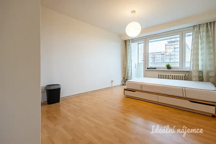 Pronájem bytu 1+kk, Praha - Kobylisy, Kyselova, 22 m2