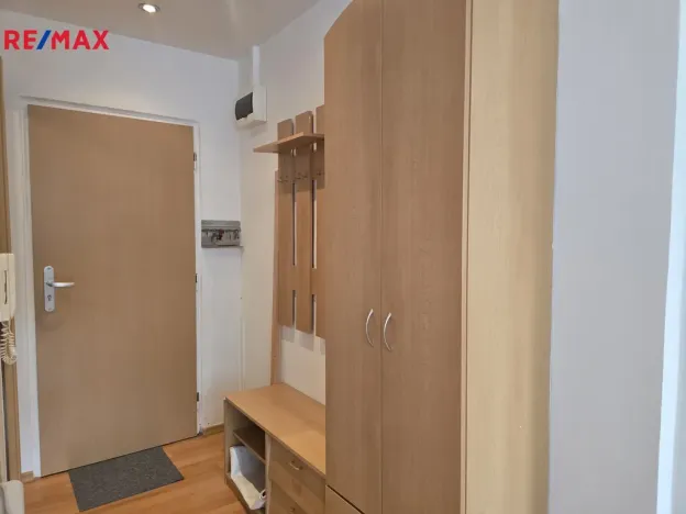 Pronájem bytu 1+1, Karlovy Vary - Drahovice, Maďarská, 46 m2