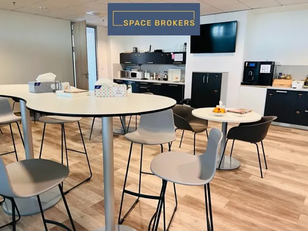 Pronájem kanceláře, Praha, Prosecká, 1154 m2