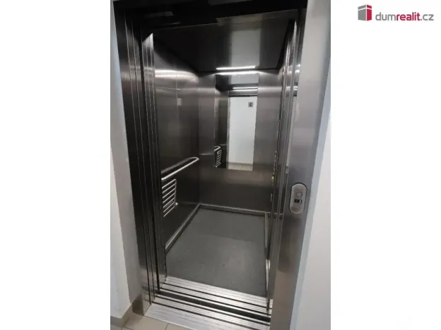 Pronájem bytu 2+kk, Praha - Čakovice, Bermanova, 55 m2