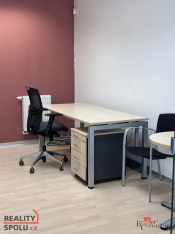 Pronájem kanceláře, Hradec Králové - Pražské Předměstí, Na Okrouhlíku, 13 m2