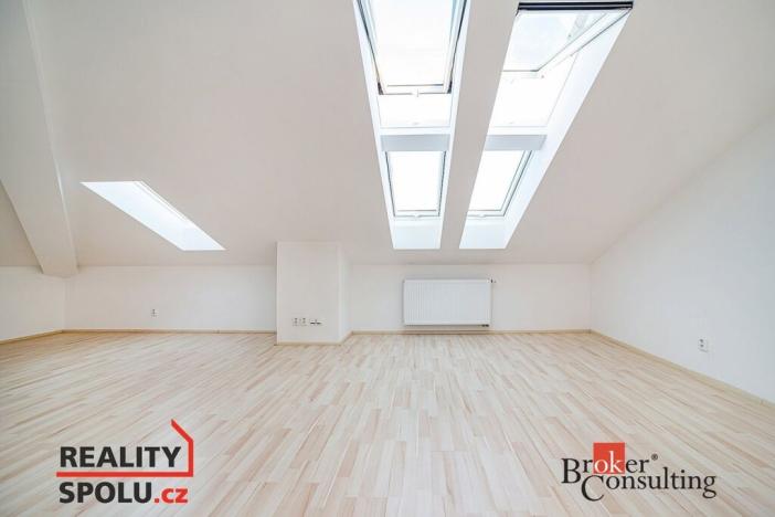 Pronájem bytu 2+kk, Kladno - Kročehlavy, Generála Selnera, 80 m2