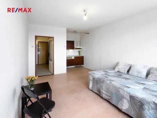 Prodej bytu 1+kk, Praha - Háje, Hlavatého, 27 m2