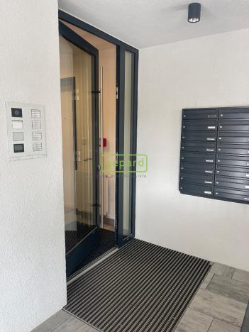 Pronájem bytu 2+kk, Praha, Pakoměřická, 40 m2