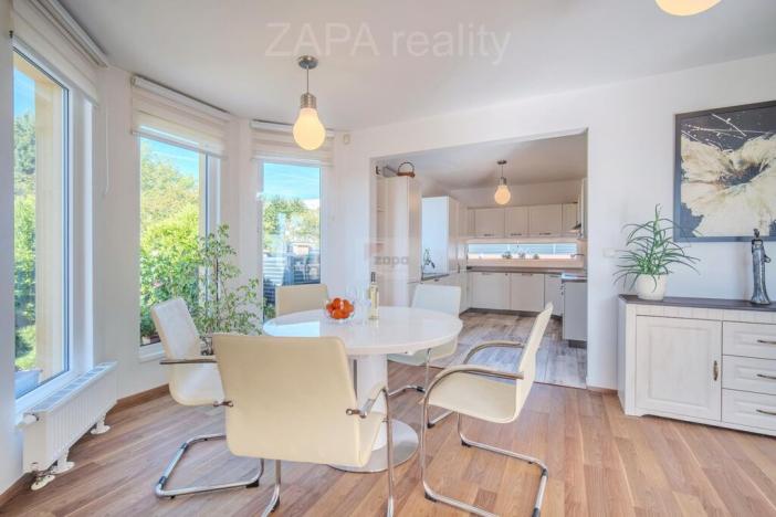 Prodej rodinného domu, Přezletice, 218 m2